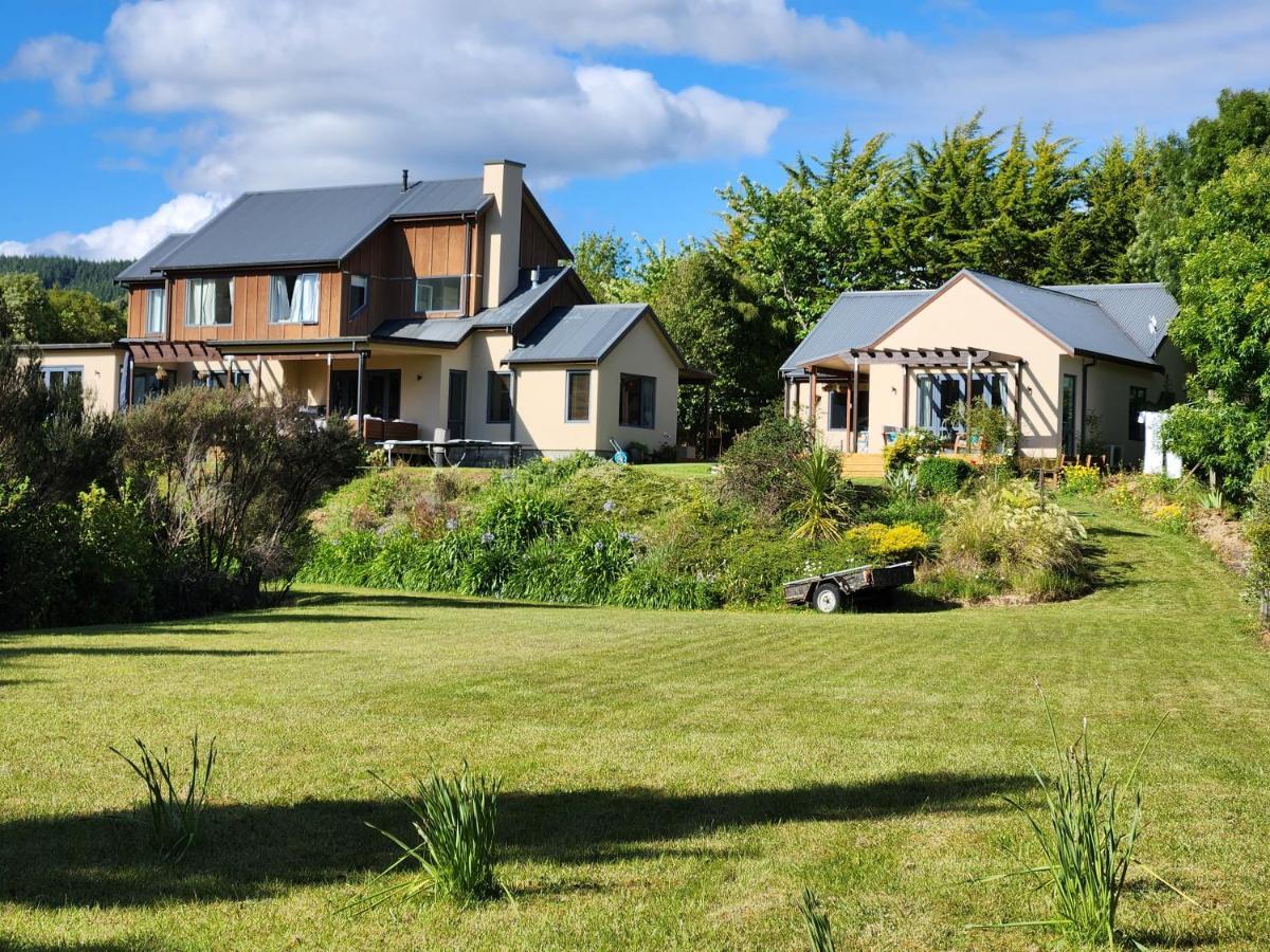 Boutique Art Retreat Hotel Upper Hutt Eksteriør billede