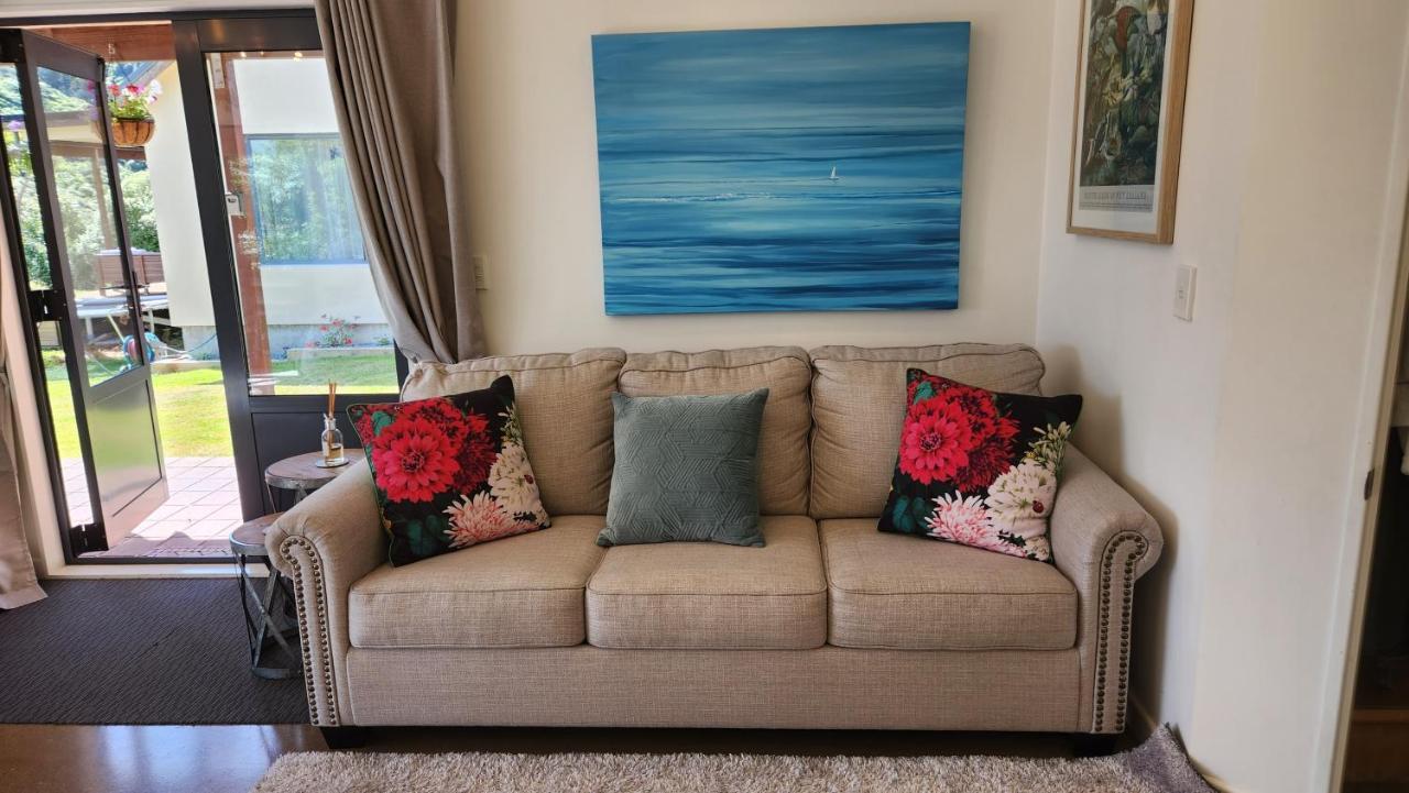 Boutique Art Retreat Hotel Upper Hutt Eksteriør billede