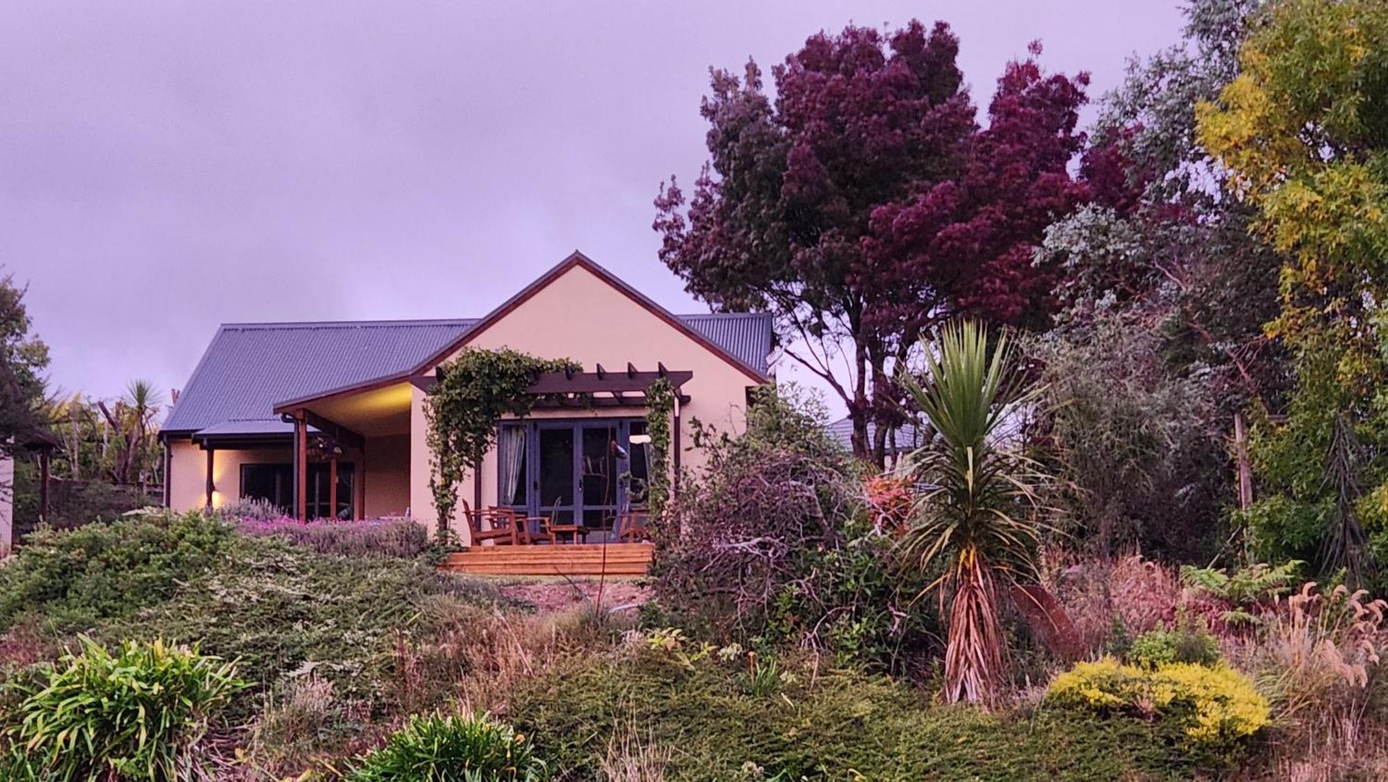 Boutique Art Retreat Hotel Upper Hutt Eksteriør billede